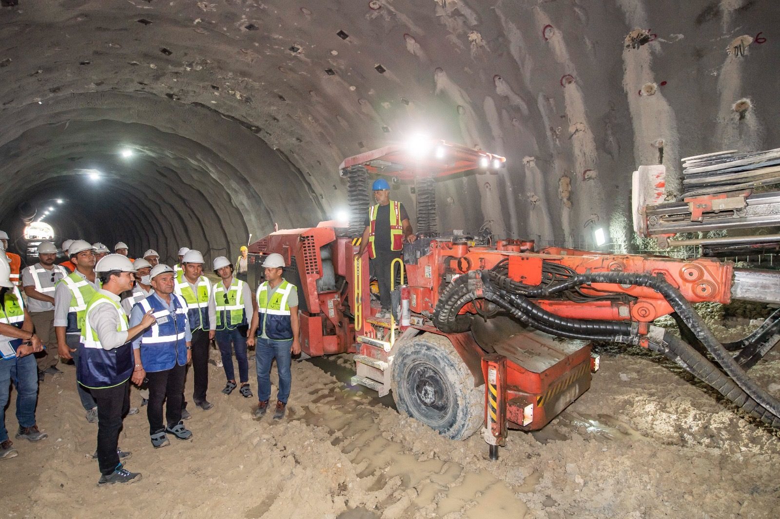 Automotive tire, Motor vehicle, High-visibility clothing, Hard hat, Wheel, Workwear, Asphalt, Engineer