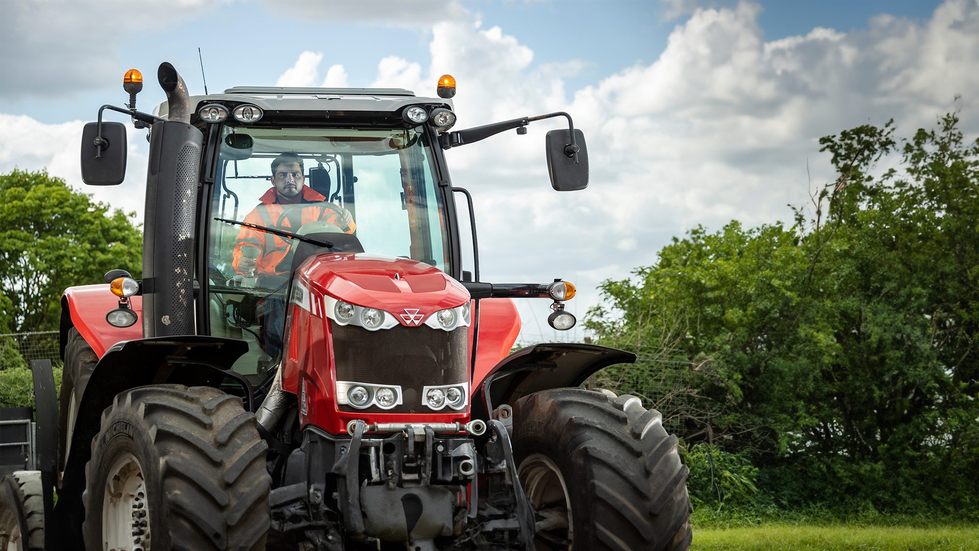 Land vehicle, Automotive tire, Wheel, Sky, Cloud, Tractor, Tread