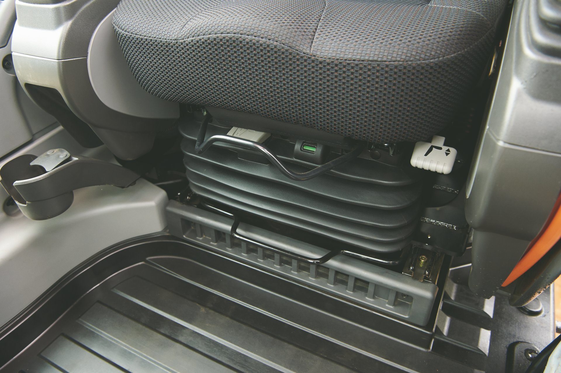 Motor vehicle, Automotive tire, Gear shift, Hood, Grille, Bumper