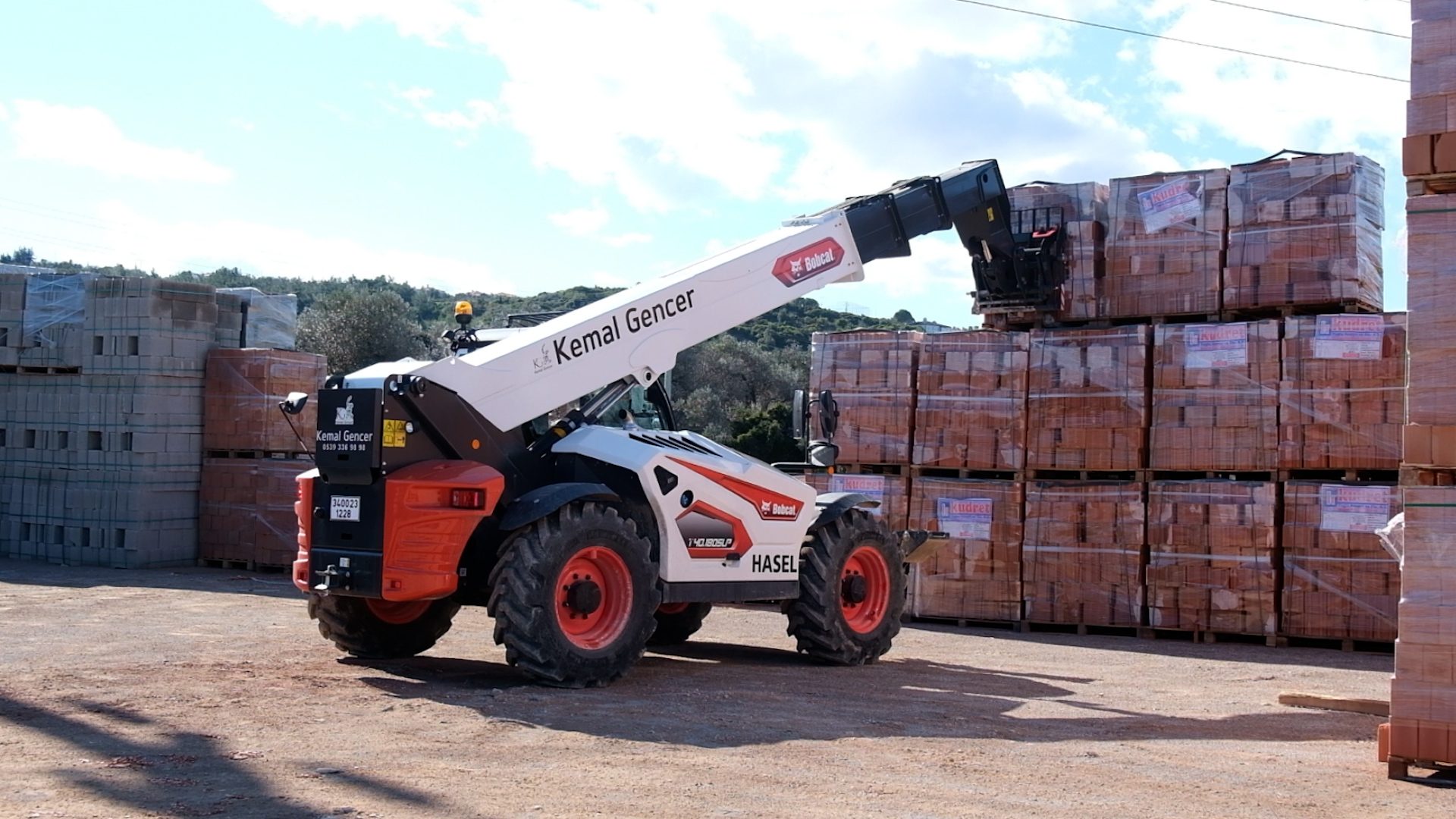 Automotive tire, Motor vehicle, Road surface, Wheel, Cloud, Tread, Sky, Asphalt
