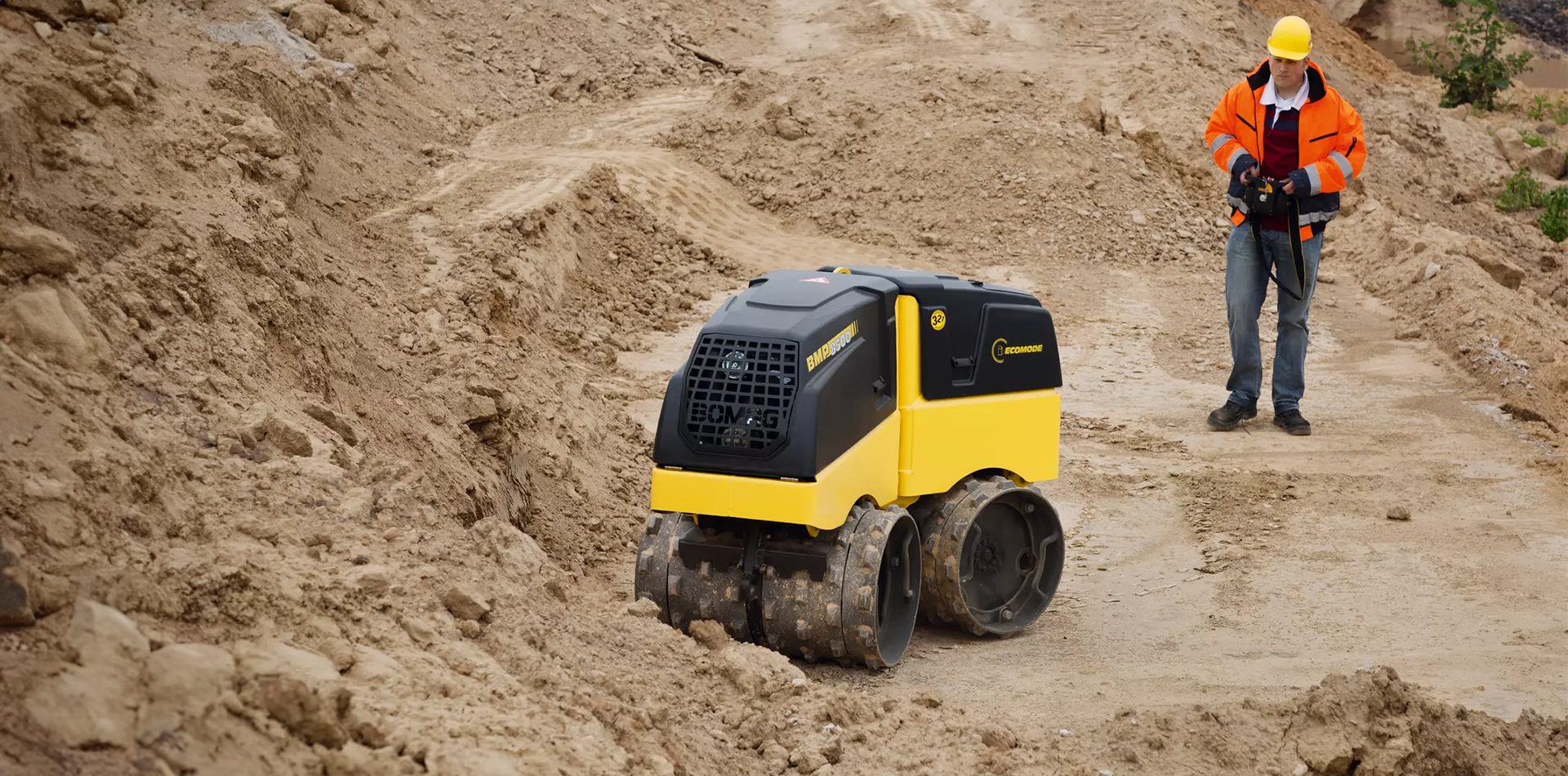 Automotive tire, Motor vehicle, Wheel, Helmet
