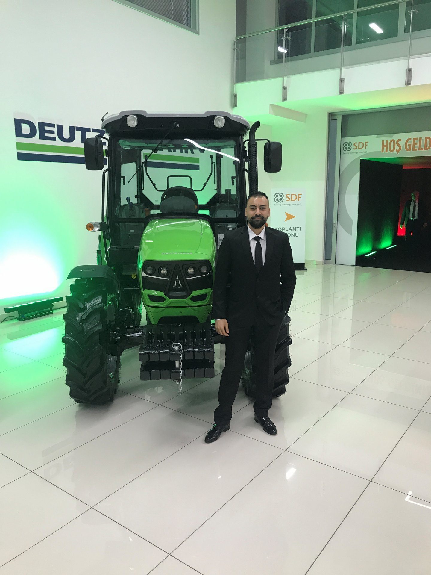 Automotive tire, Motor vehicle, Agricultural machinery, Wheel, Tractor, Tread