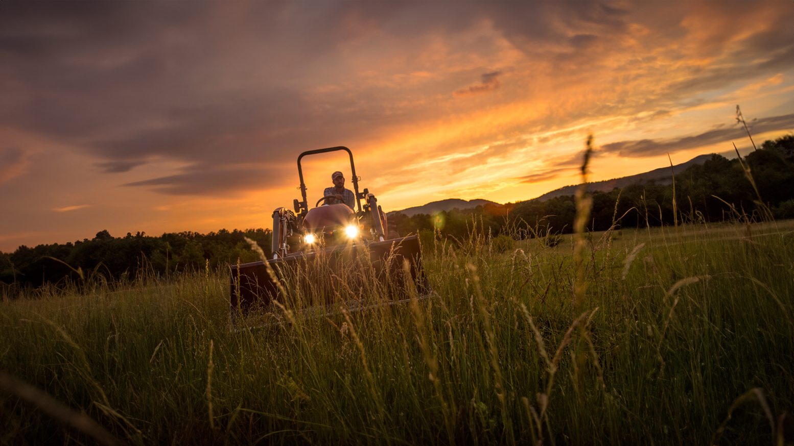 Natural landscape, Cloud, Sky, Plant, Vehicle, Afterglow, Wheel, Tractor, Tire, Dusk