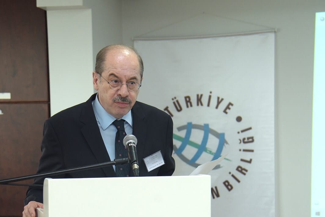 Public address system, Microphone, Tie, Podium, Spokesperson, Suit