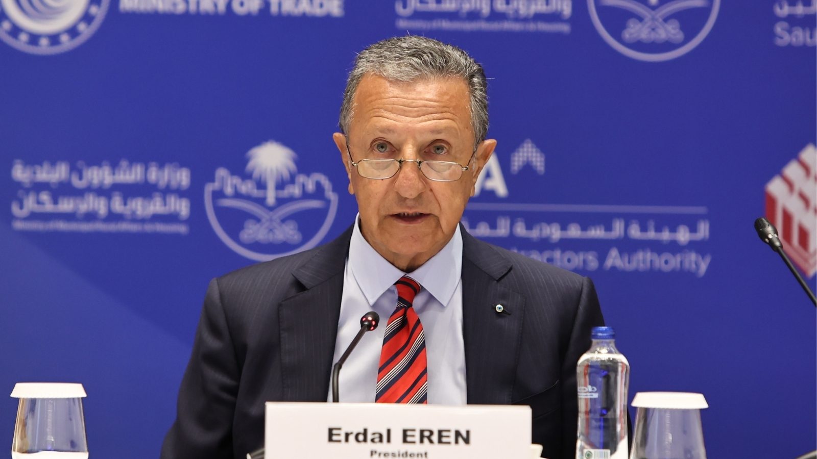 Microphone, Tie, Coat, Organism, Spokesperson, World, Suit, Bottle