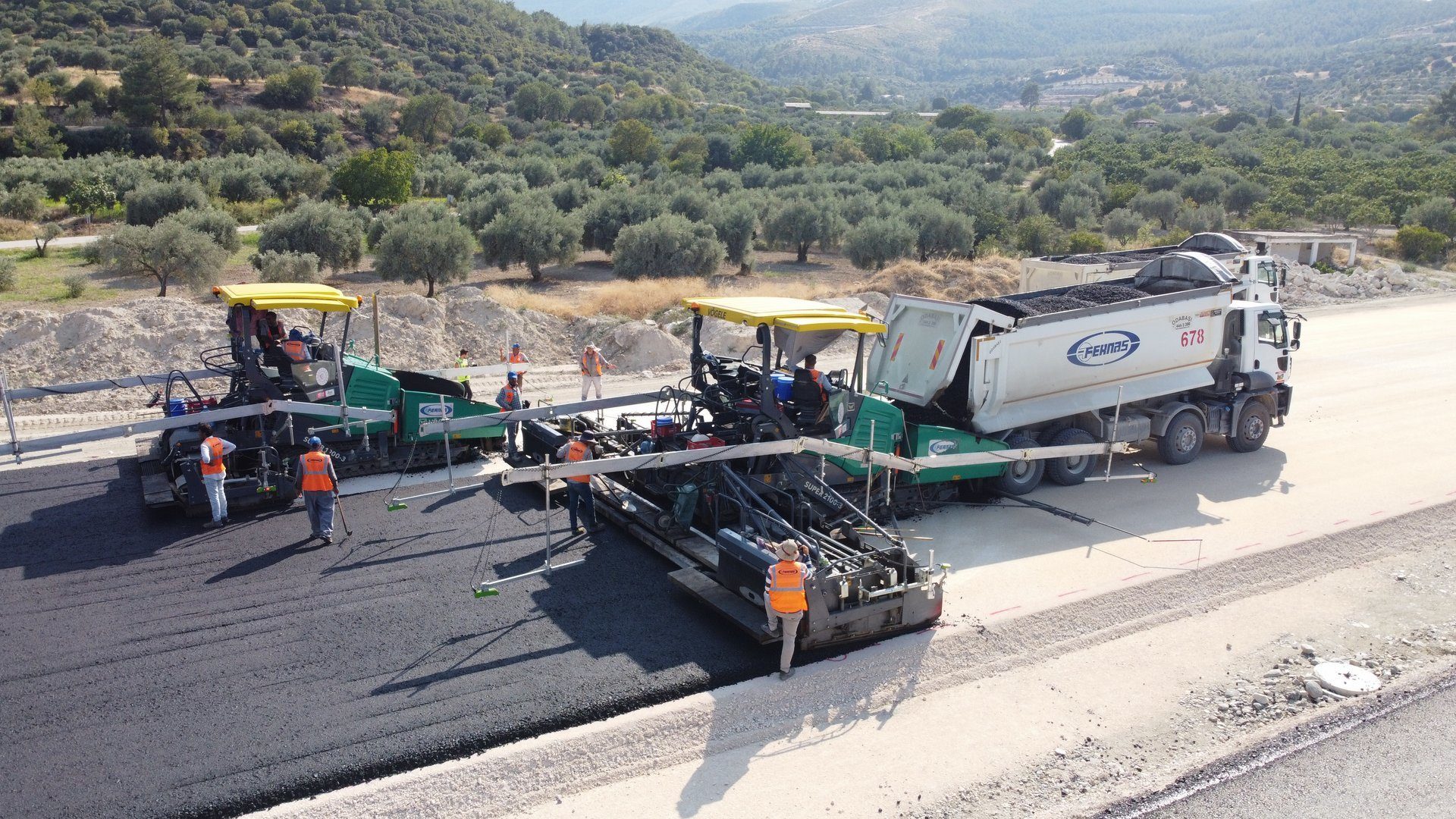 Mode of transport, Road surface, Motor vehicle, Tree, Asphalt, Mountain, Sky, Tar, Rolling