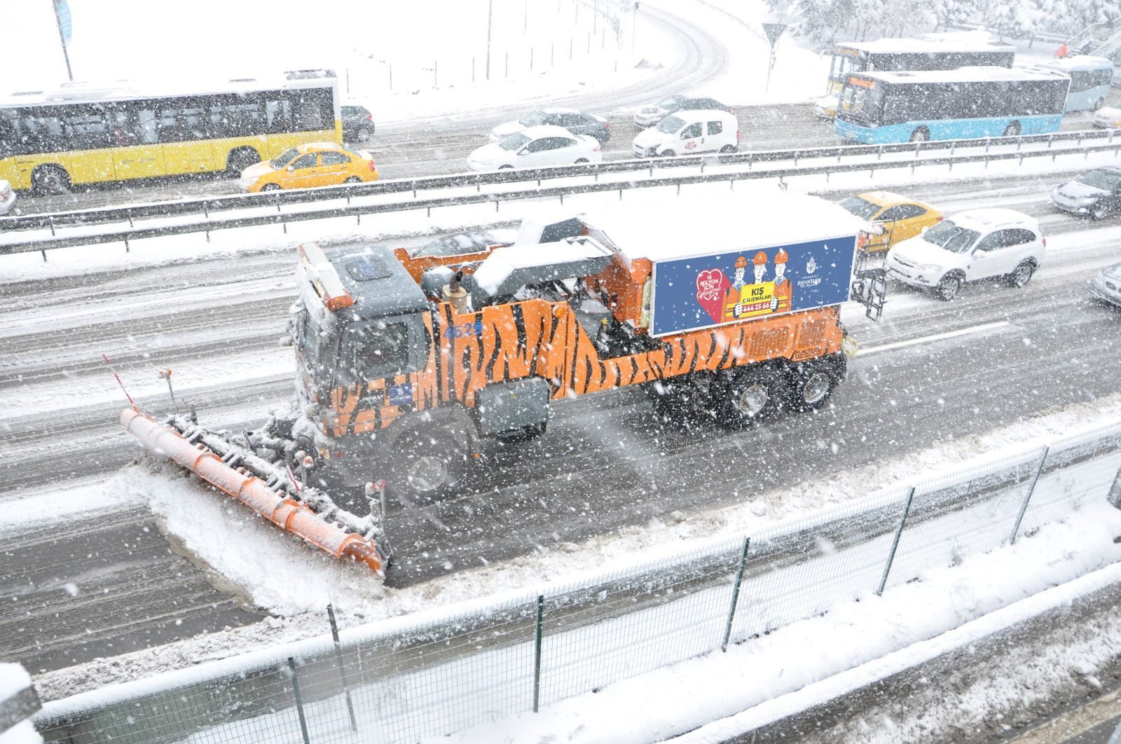Motor vehicle, Automotive tire, Wheel, Snow, Infrastructure, Asphalt, Truck, Rolling