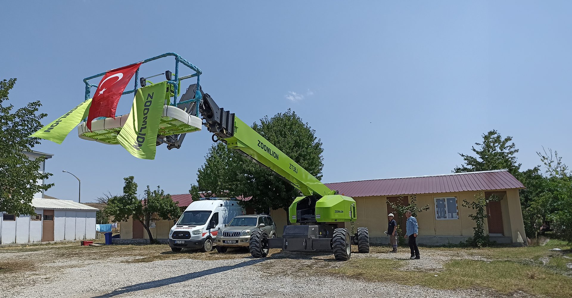 Mode of transport, Motor vehicle, Road surface, Sky, Truck, Asphalt, Car, Tree, Slope