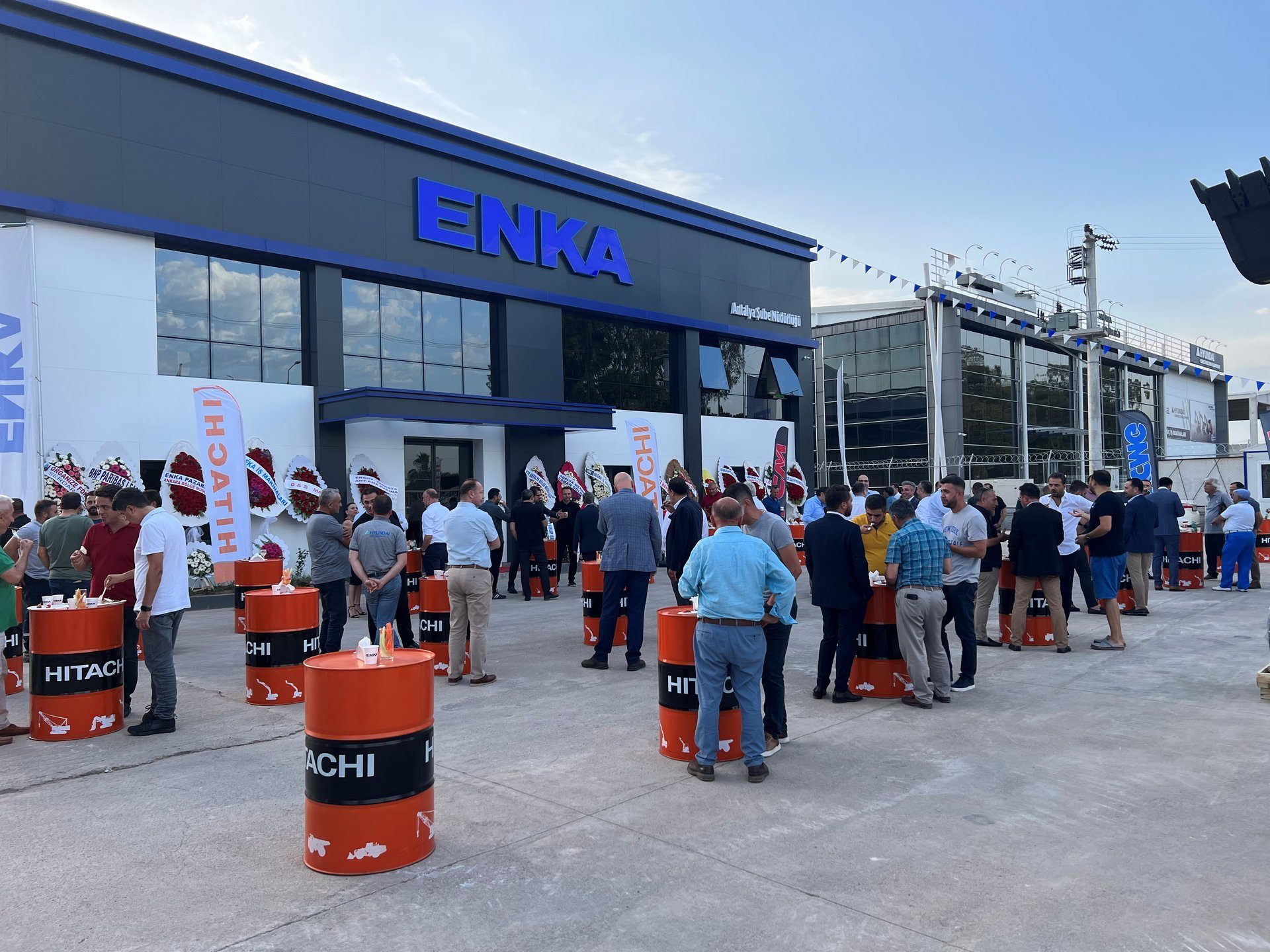 Motor vehicle, Automotive tire, Sky, Building, Window
