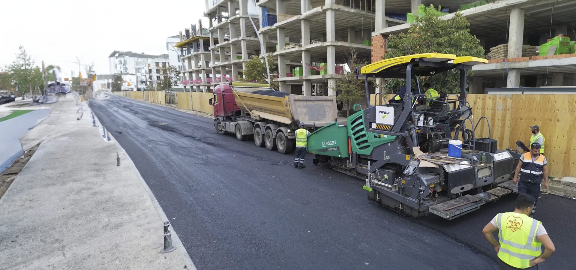 Mode of transport, Road surface, Motor vehicle, Tire, Building, Asphalt
