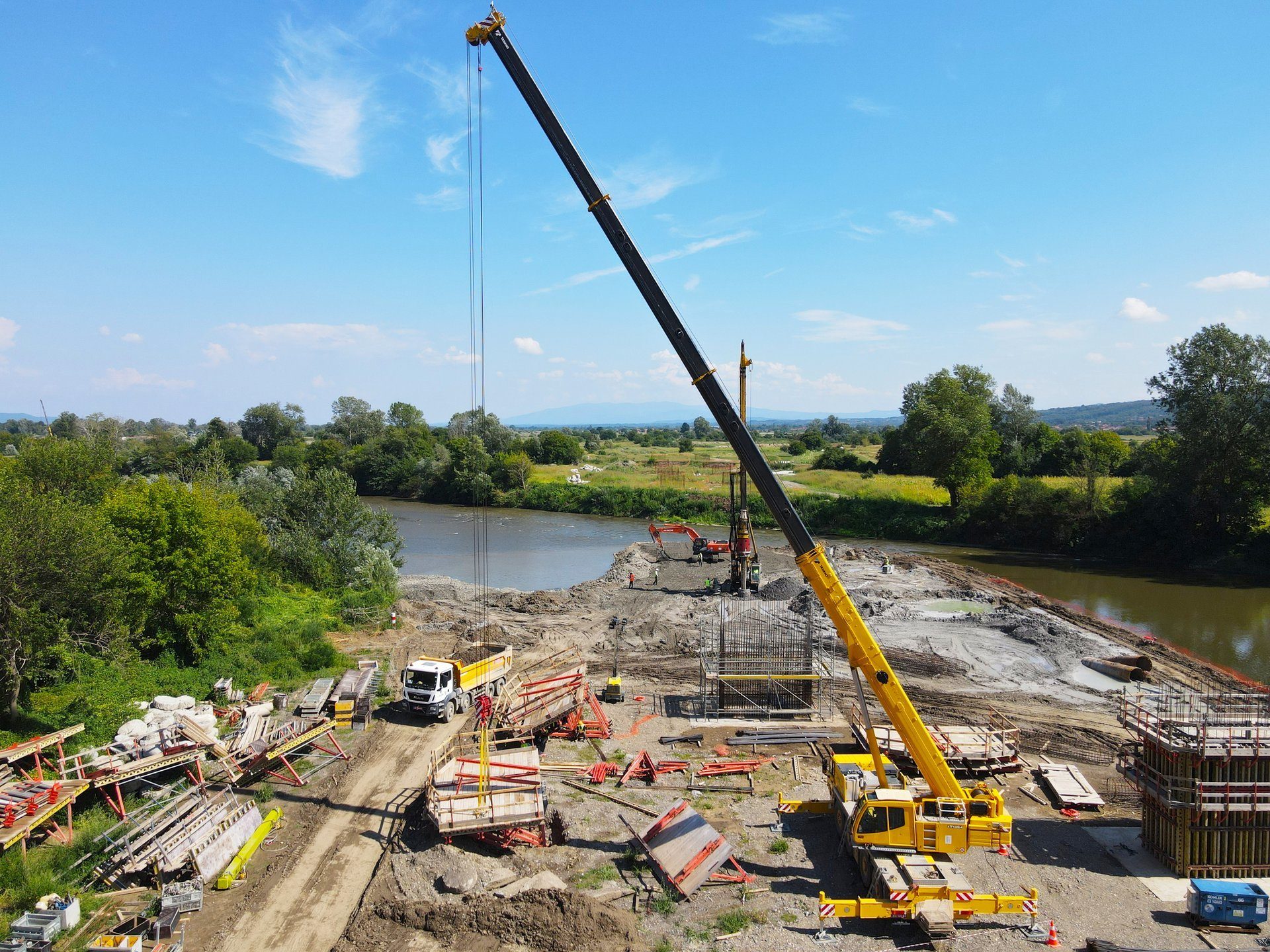 Road surface, Cloud, Sky, Water, Plant, Vehicle, Tree, Asphalt, Wood, Crane