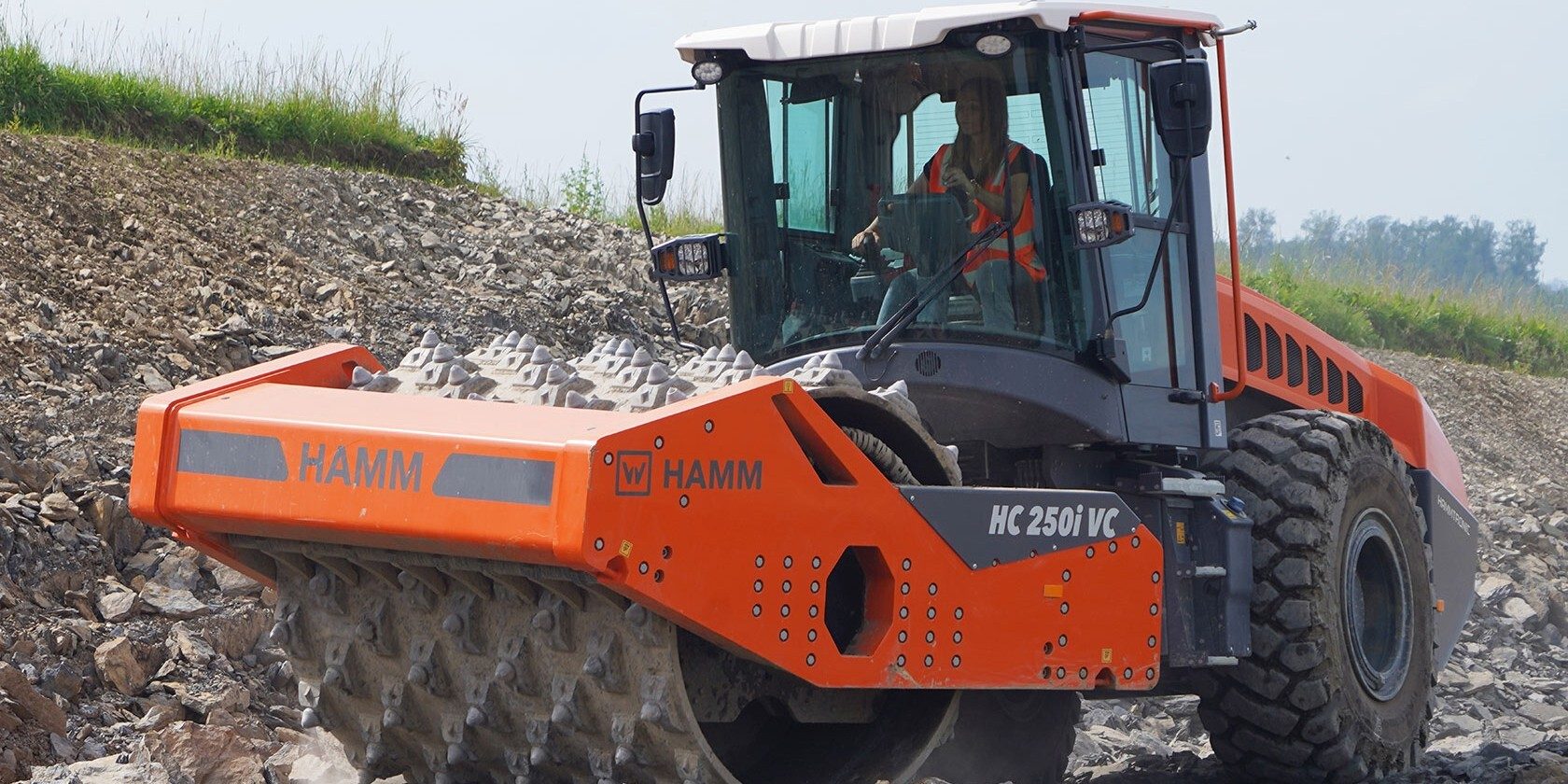 Mode of transport, Automotive tire, Vehicle, Asphalt, Wheel, Sky