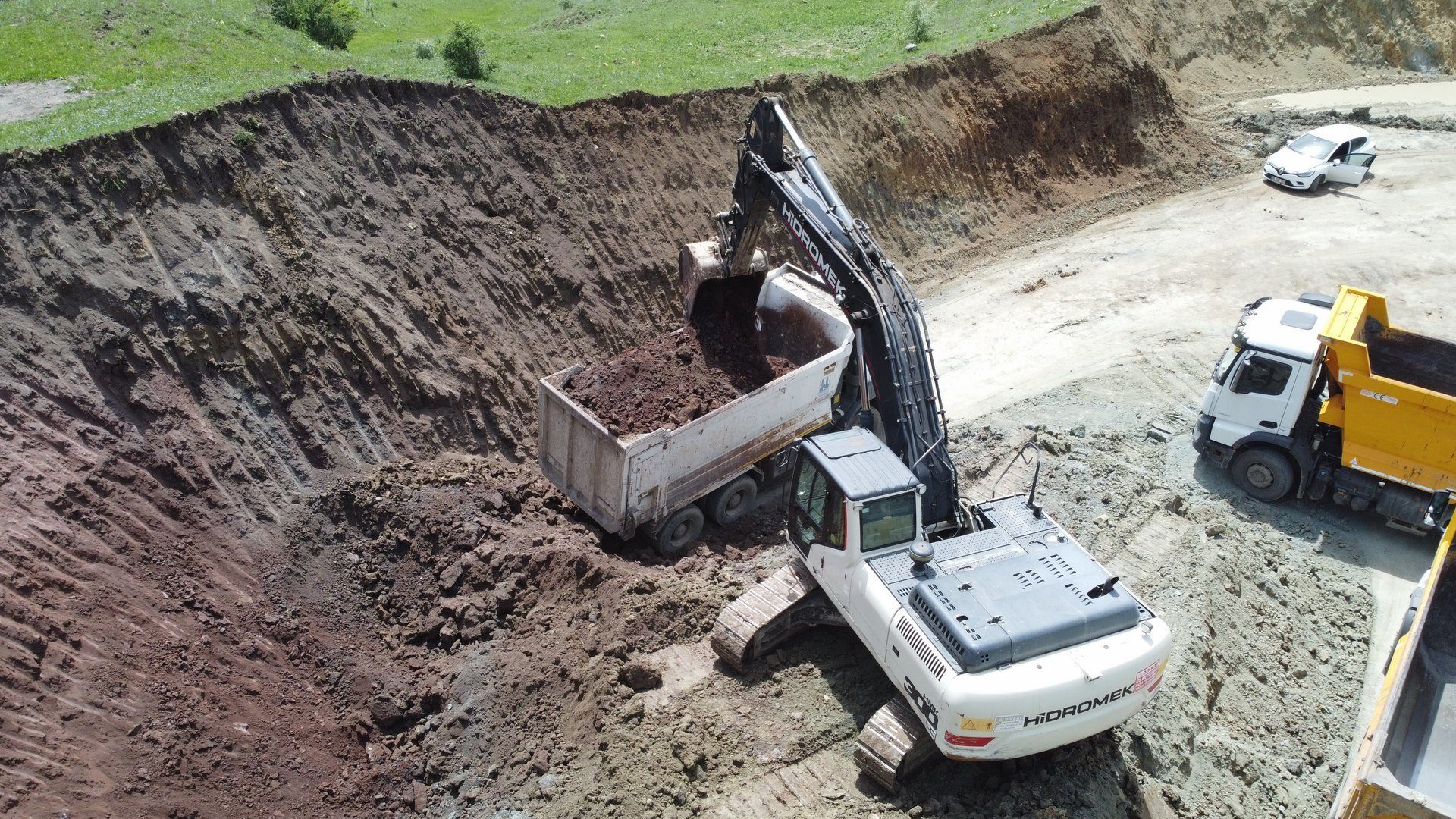 Automotive tire, Motor vehicle, Wheel, Plant, Car, Slope