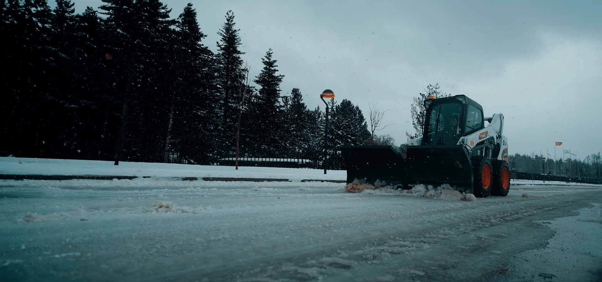 Automotive tire, Road surface, Sky, Snow, Cloud, Plant, Wheel, Tree, Asphalt, Vehicle