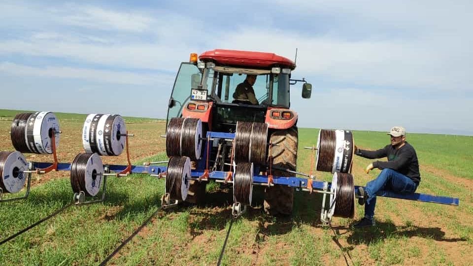 Automotive tire, Motor vehicle, Agricultural machinery, Sky, Wheel, Cloud, Plant, Tractor