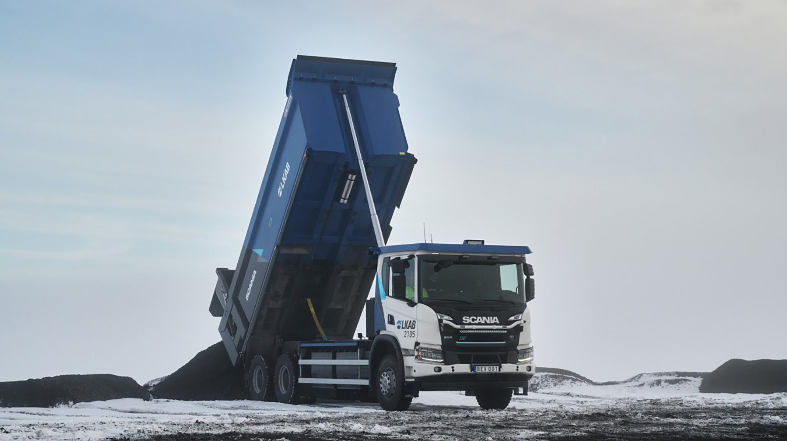 Automotive tire, Motor vehicle, Sky, Truck, Wheel, Tread