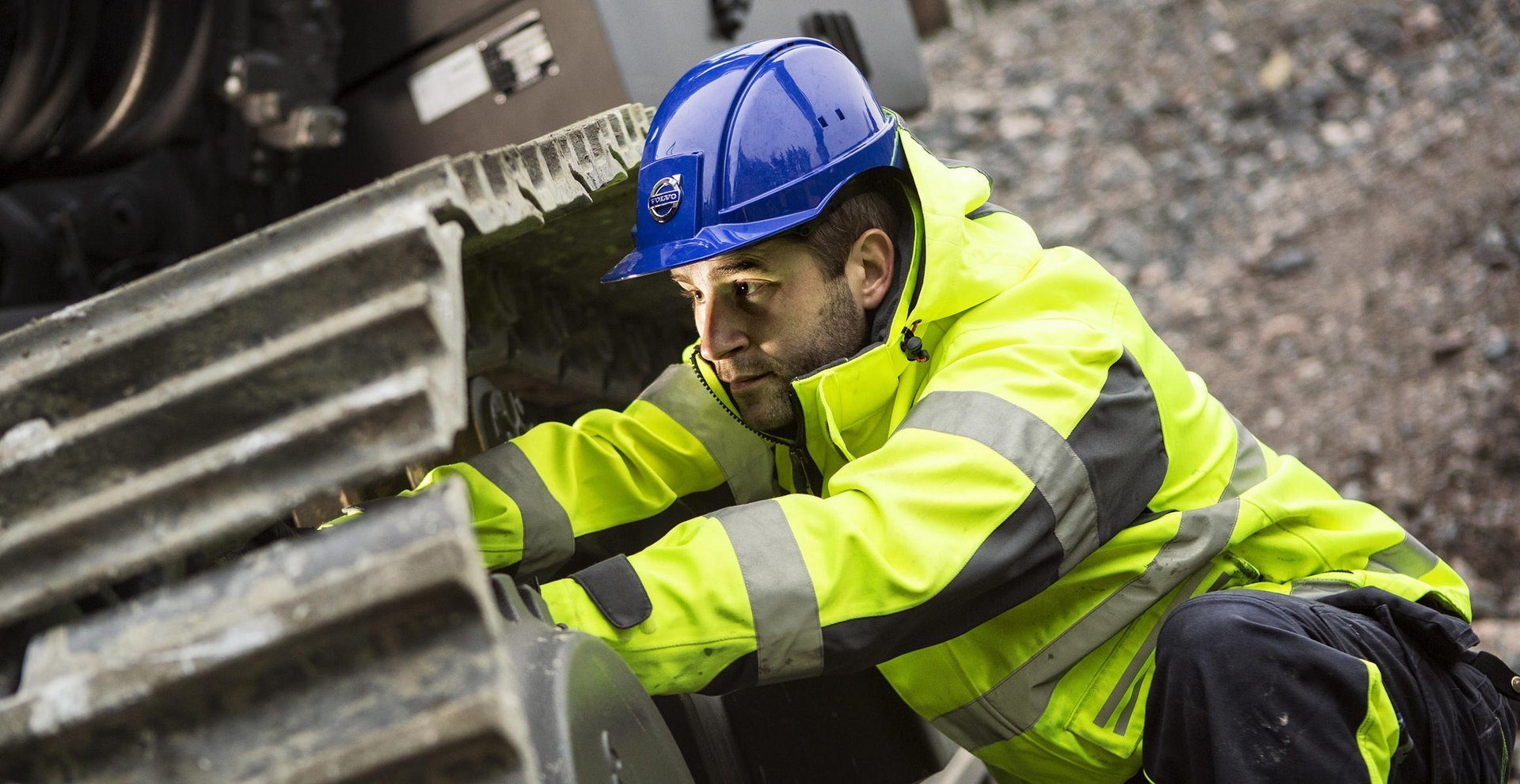 Hard hat, High-visibility clothing, Construction worker, Helmet, Workwear, Tradesman, Engineer, Asphalt