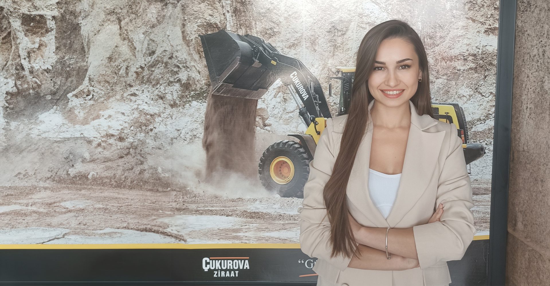 Automotive tire, Flash photography, Smile, Sleeve