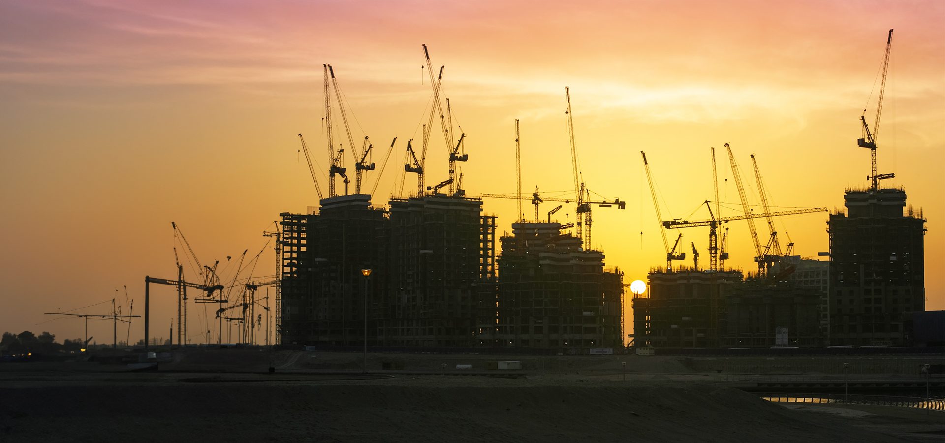 Atmospheric phenomenon, Sky, Cloud, Atmosphere, Afterglow, Building, Dusk, Electricity, Sunlight, Sunset