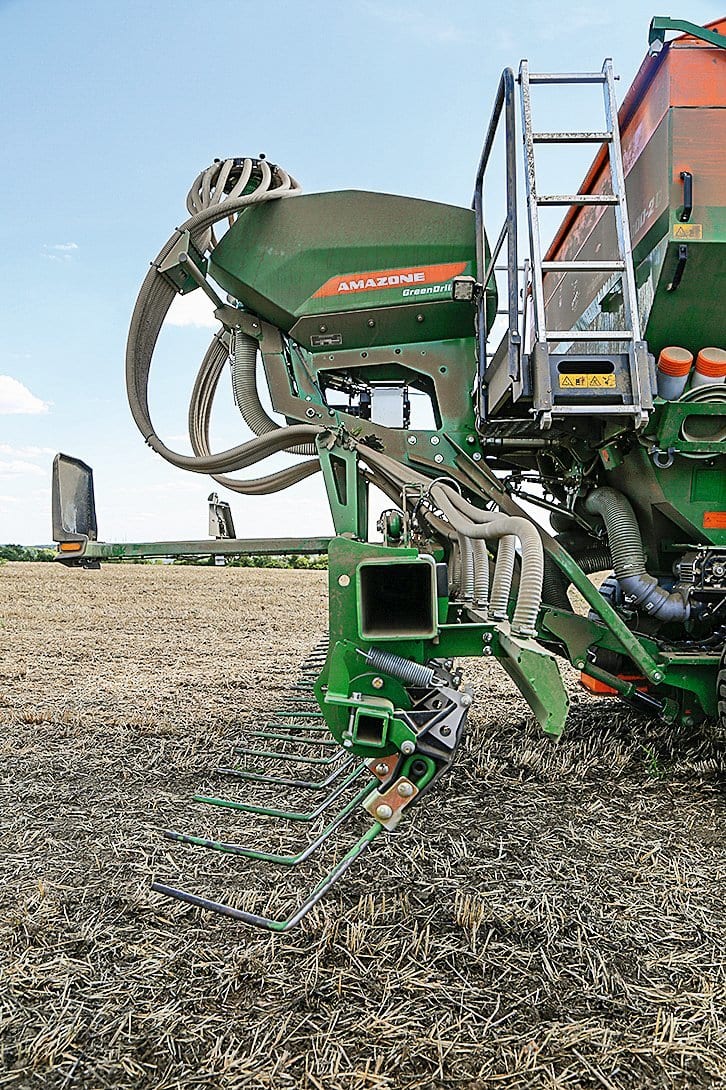 Automotive tire, Agricultural machinery, Motor vehicle, Sky, Grass