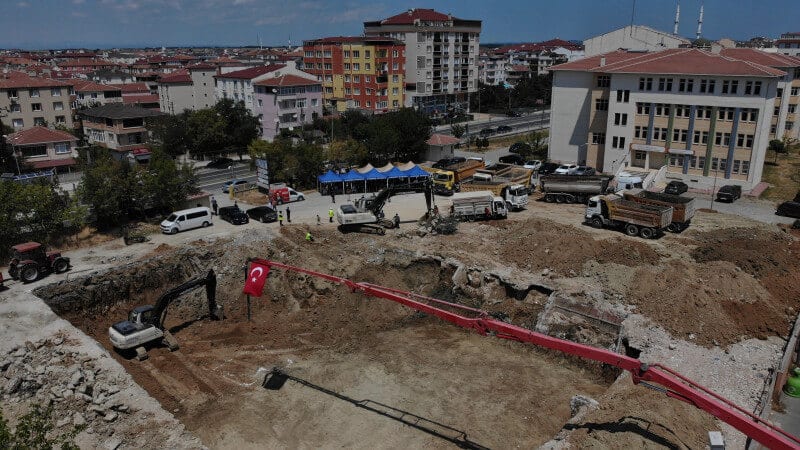 Land lot, Urban design, Building, Window, Infrastructure, Sky, Slope, Wall, Landscape