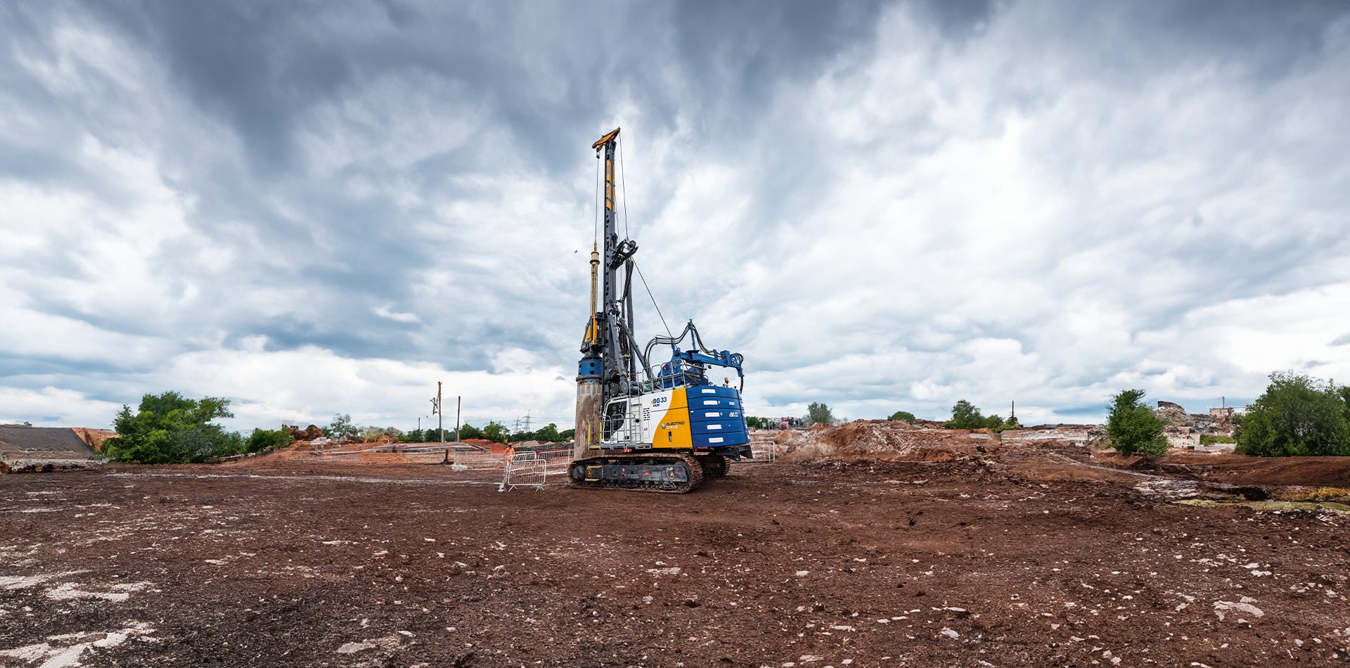 Land lot, Cloud, Sky, Tire, Plant, Vehicle, Wheel, Asphalt