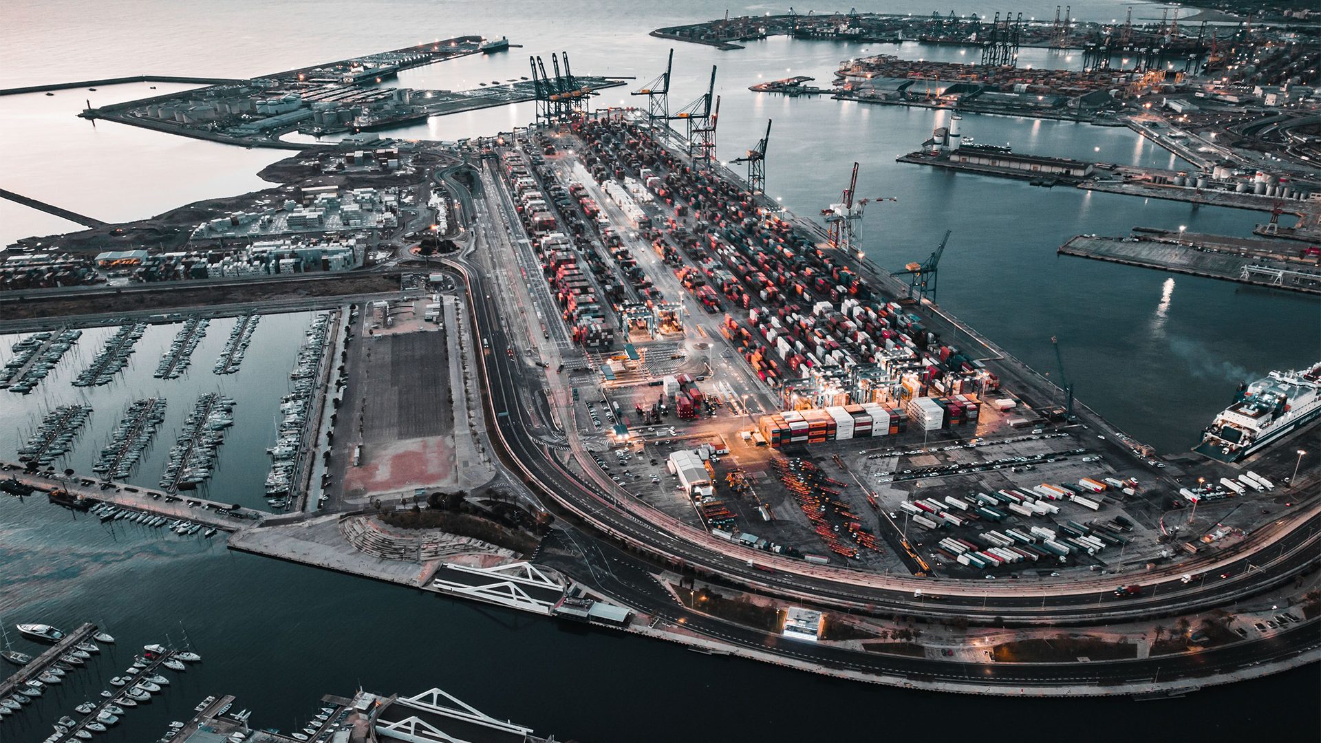 Urban design, Water, Building, Cityscape, Boat, Watercraft