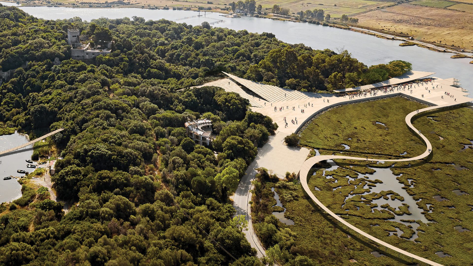 Natural landscape, Oxbow lake, Land lot, Urban design, Water, Ecoregion, Plant, Vegetation, Biome, Tree