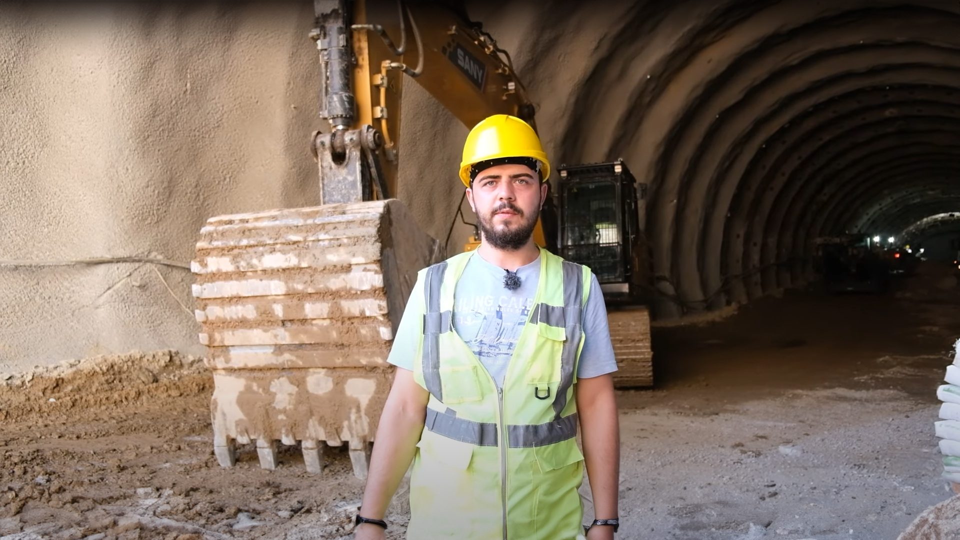 Hard hat, High-visibility clothing, Construction worker, Helmet, Workwear, Tradesman, Engineer, Asphalt