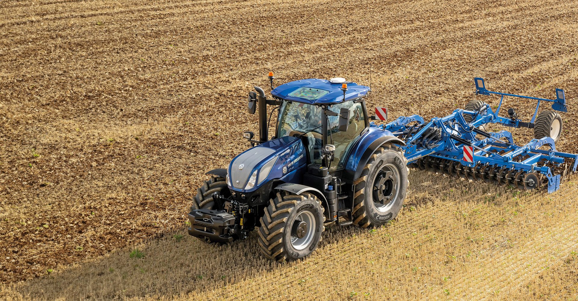 Motor vehicle, Automotive tire, Natural environment, Agricultural machinery, Wheel, Tractor, Tread, Agriculture