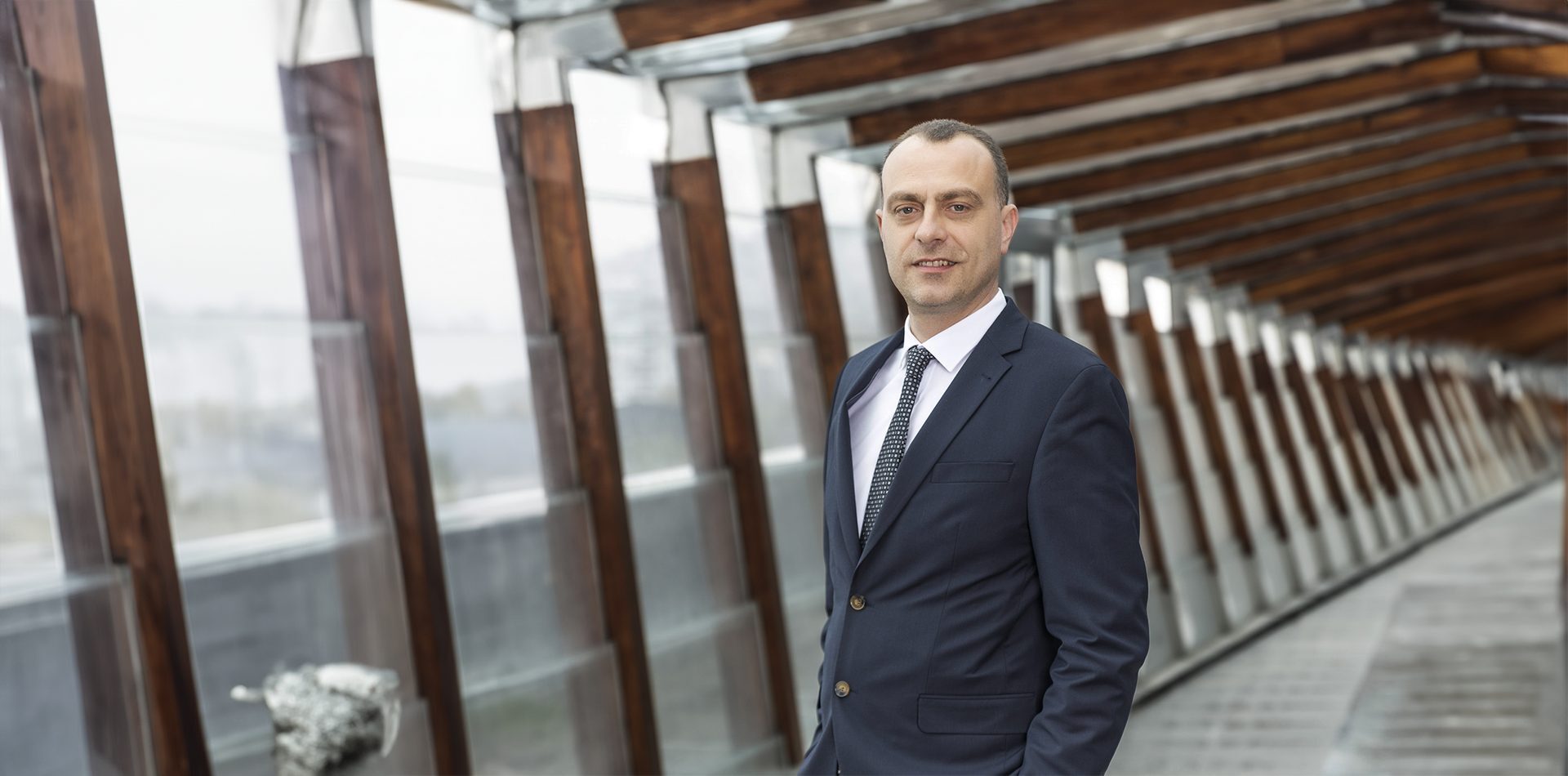 Dress shirt, Sleeve, Tie, Collar, Wood, Smile