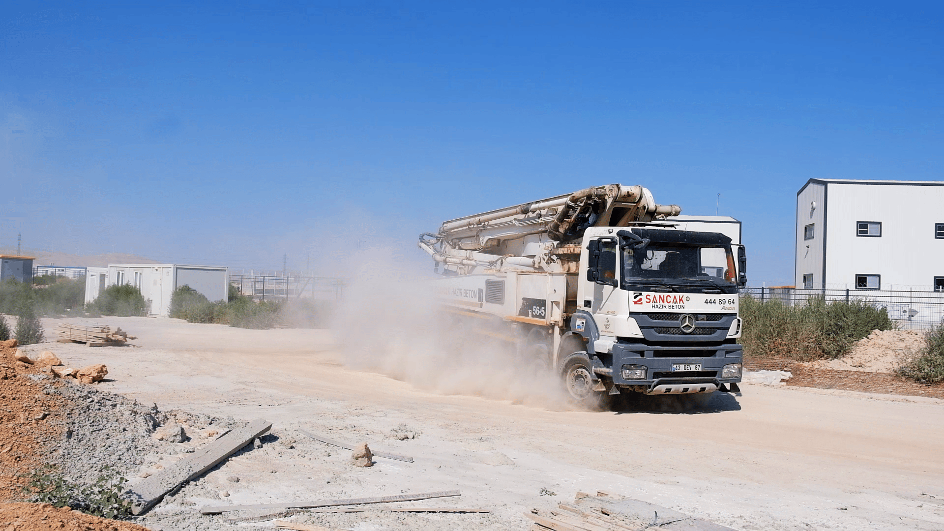 Automotive tire, Motor vehicle, Sky, Plant, Hood, Truck, Bumper, Asphalt