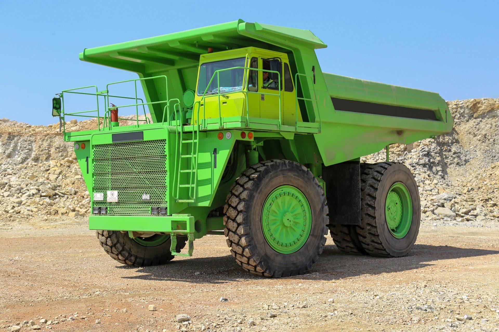 Automotive tire, Motor vehicle, Agricultural machinery, Wheel, Sky, Car, Tread