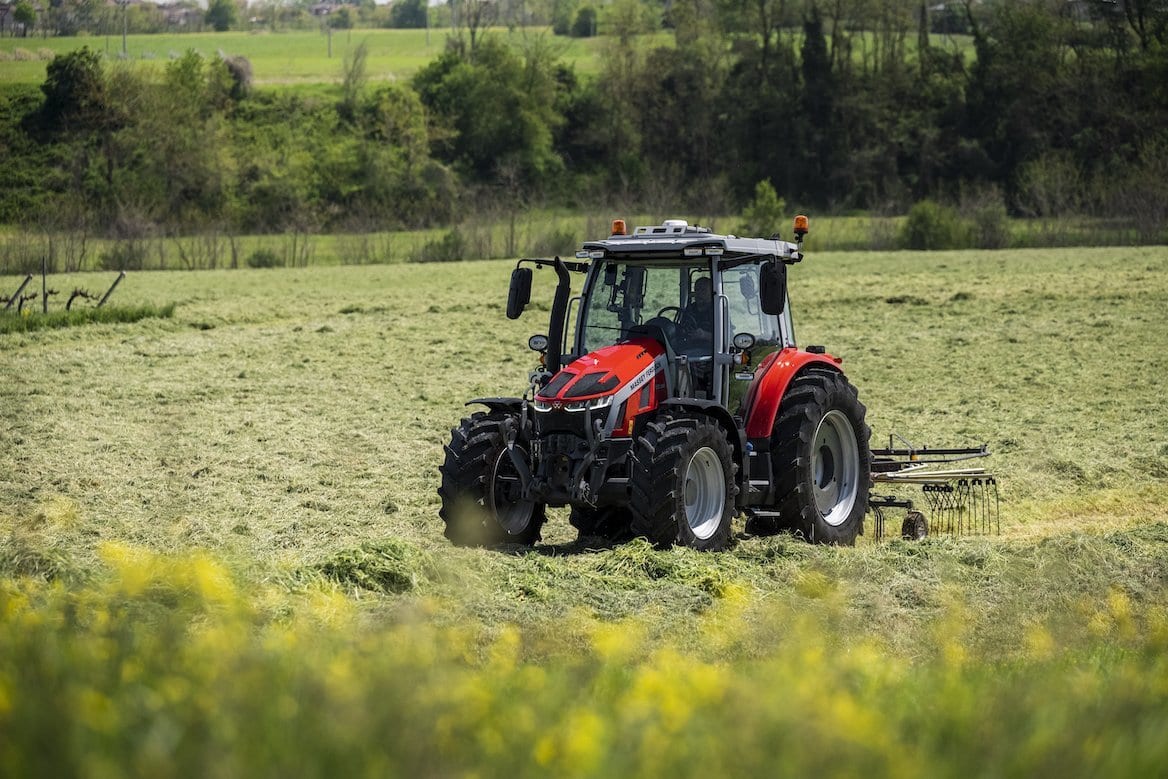 Automotive tire, Natural environment, Agricultural machinery, Wheel, Plant, Vehicle, Tractor, Ecoregion, Tread