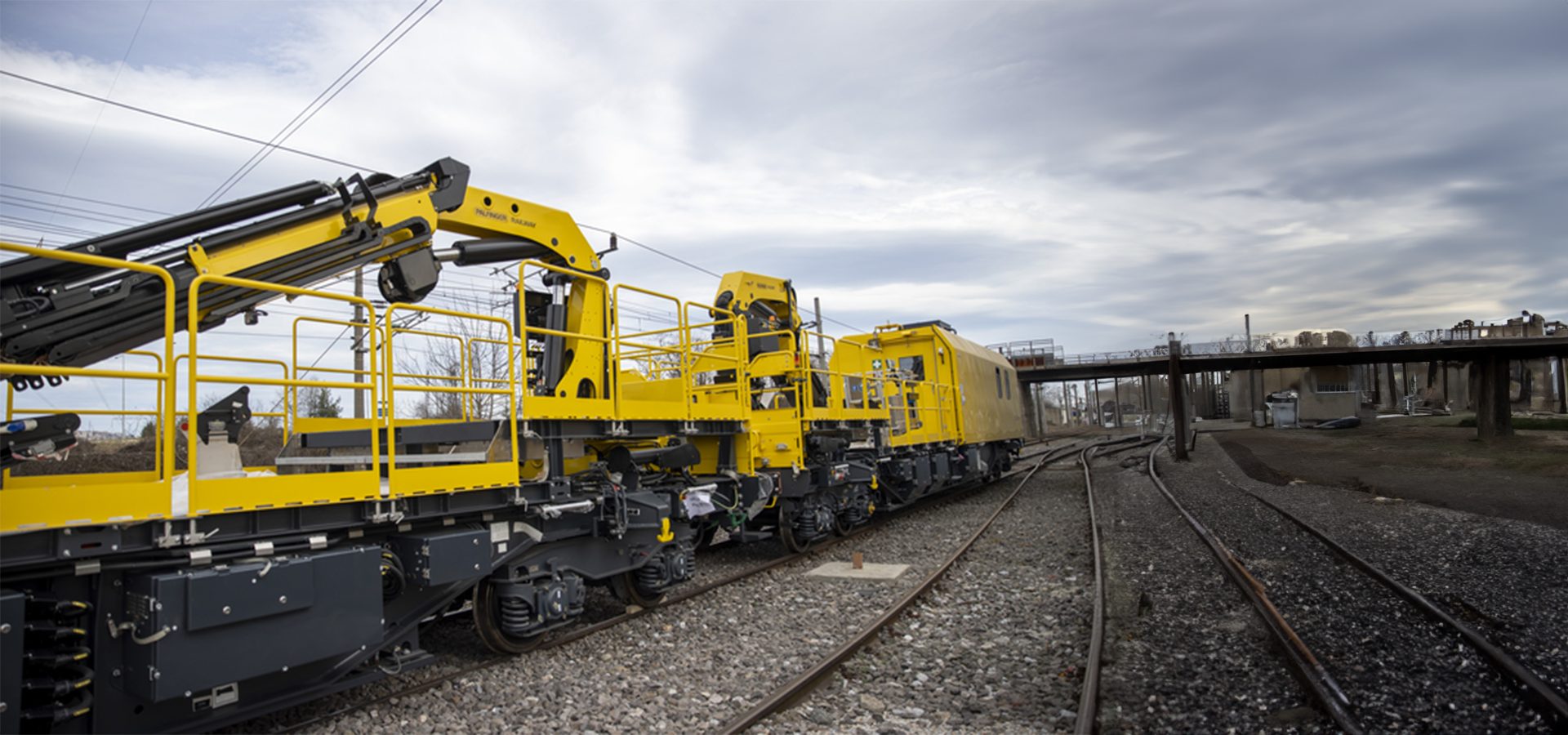 Mode of transport, Rolling stock, Cloud, Sky, Train, Vehicle, Track, Railway, Electricity, Asphalt