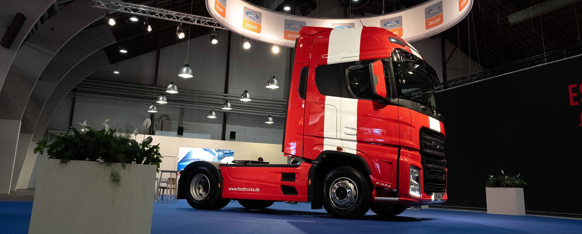 Land vehicle, Truck racing, Automotive tire, Wheel, Light