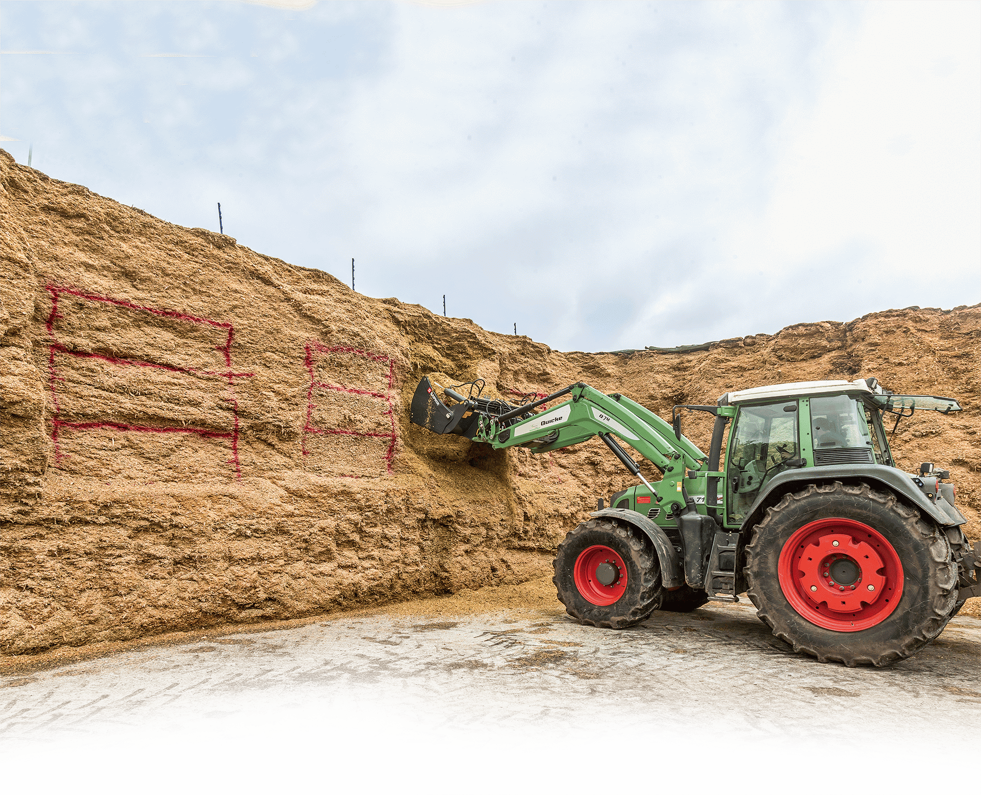 Automotive tire, Motor vehicle, Wheel, Sky, Cloud, Tractor, Tread, Wood