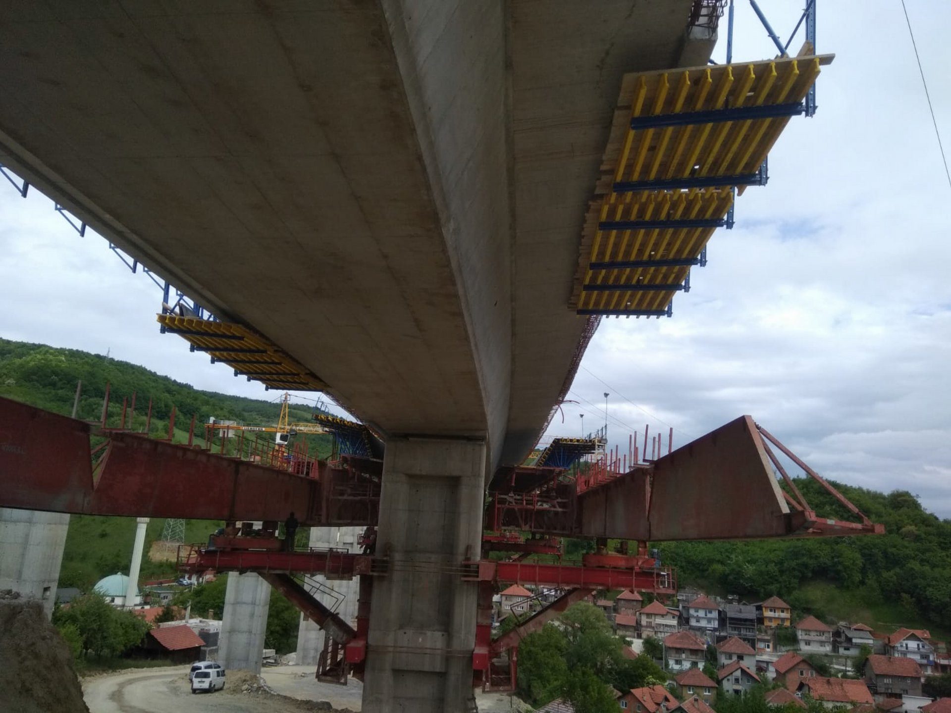 Urban design, Plant, Sky, Daytime, Cloud, Building, Tree, Architecture, Shade, Biome