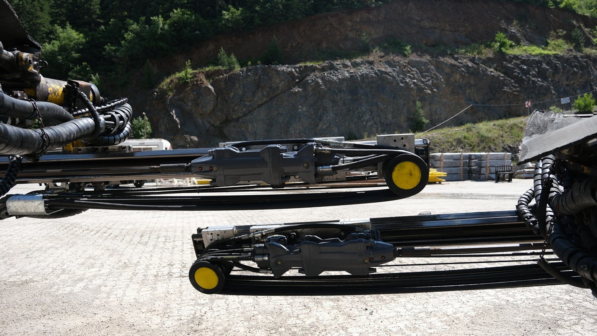 Automotive tire, Motor vehicle, Wheel, Asphalt, Hood, Bumper, Motorsport