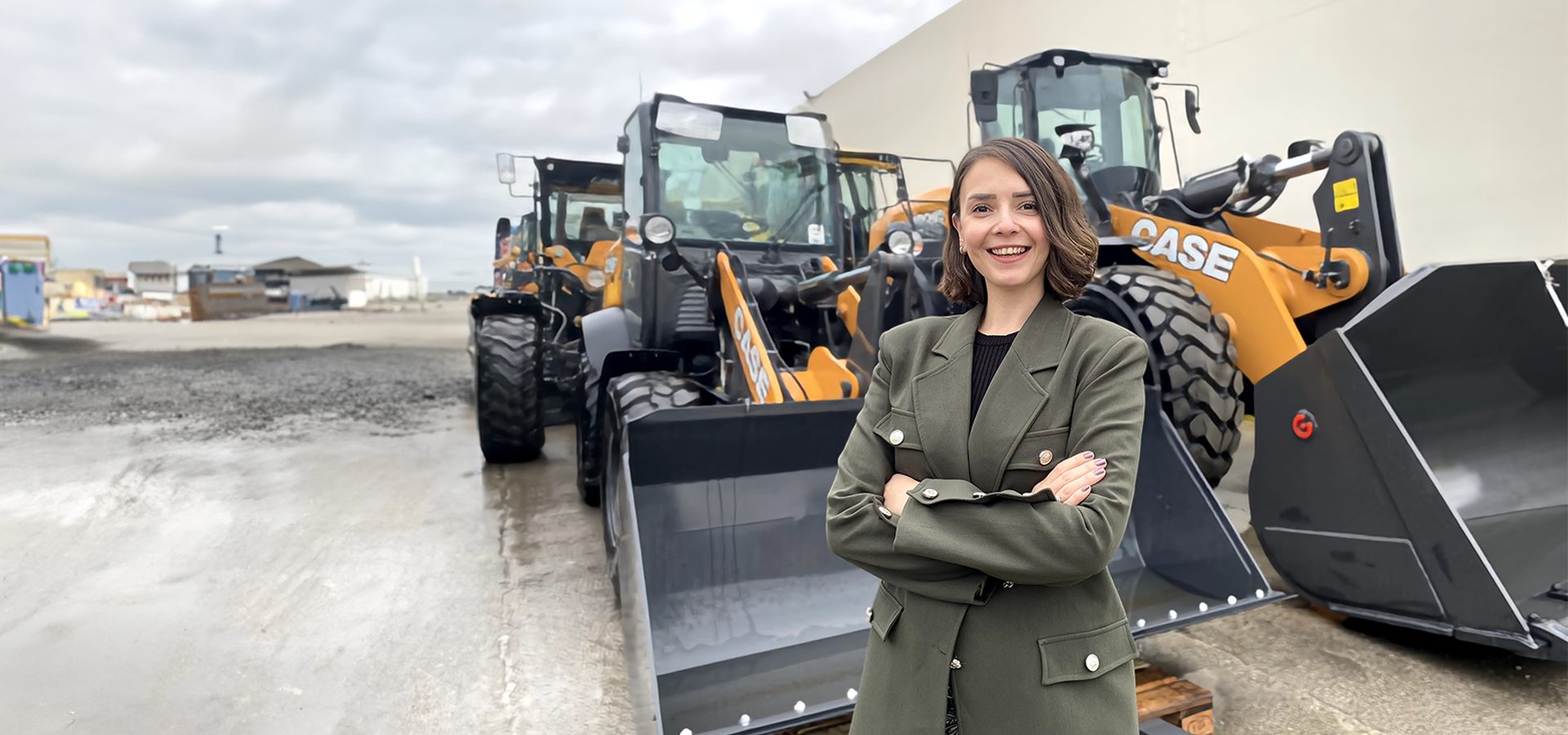 Motor vehicle, Automotive tire, Wheel, Smile, Cloud, Sky, Tread, Hood