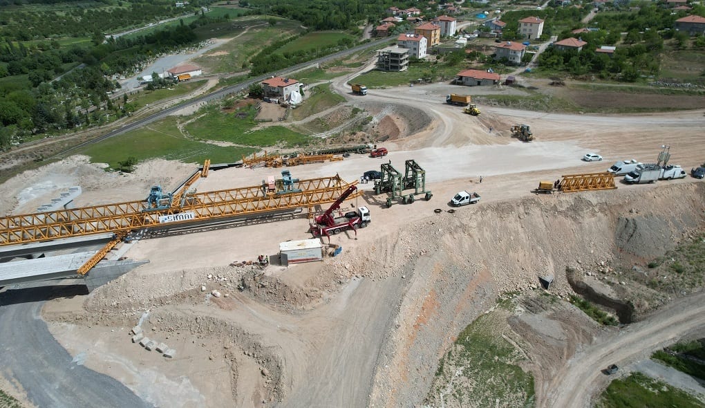 Land lot, Vehicle, Car, Slope, Infrastructure, Asphalt, Thoroughfare, Plant