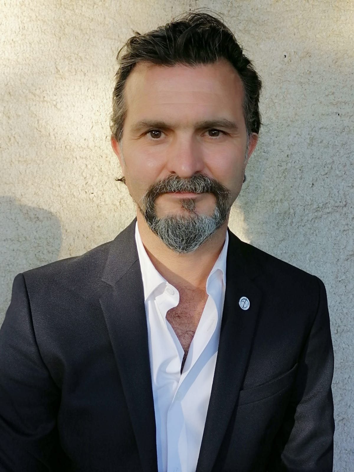 Facial expression, Dress shirt, Hair, Forehead, Nose, Lip, Chin, Eyebrow, Beard, Mouth