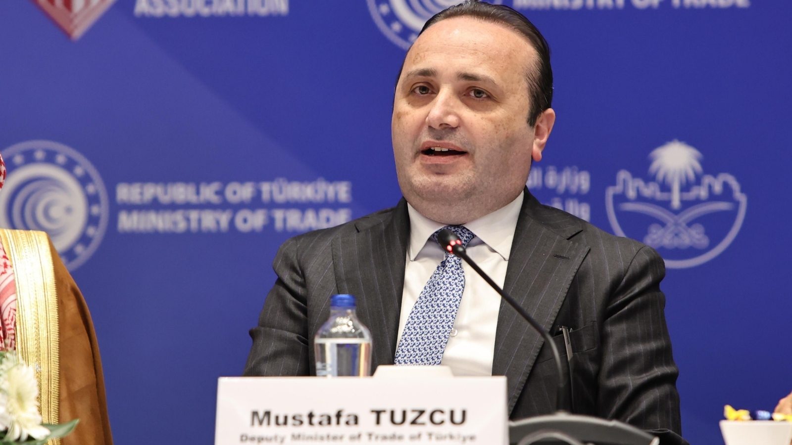 Microphone, Tie, World, Coat, Spokesperson, Suit