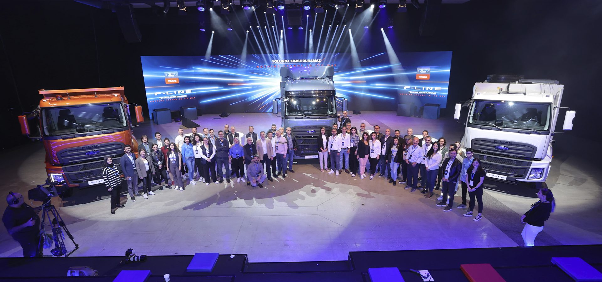 Automotive design, Performing arts, Blue, Vehicle, Entertainment, Tire, Gadget