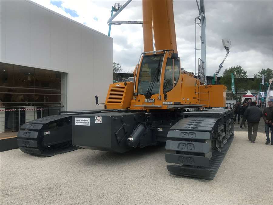 Mode of transport, Automotive tire, Vehicle, Cloud, Sky, Asphalt, Wheel