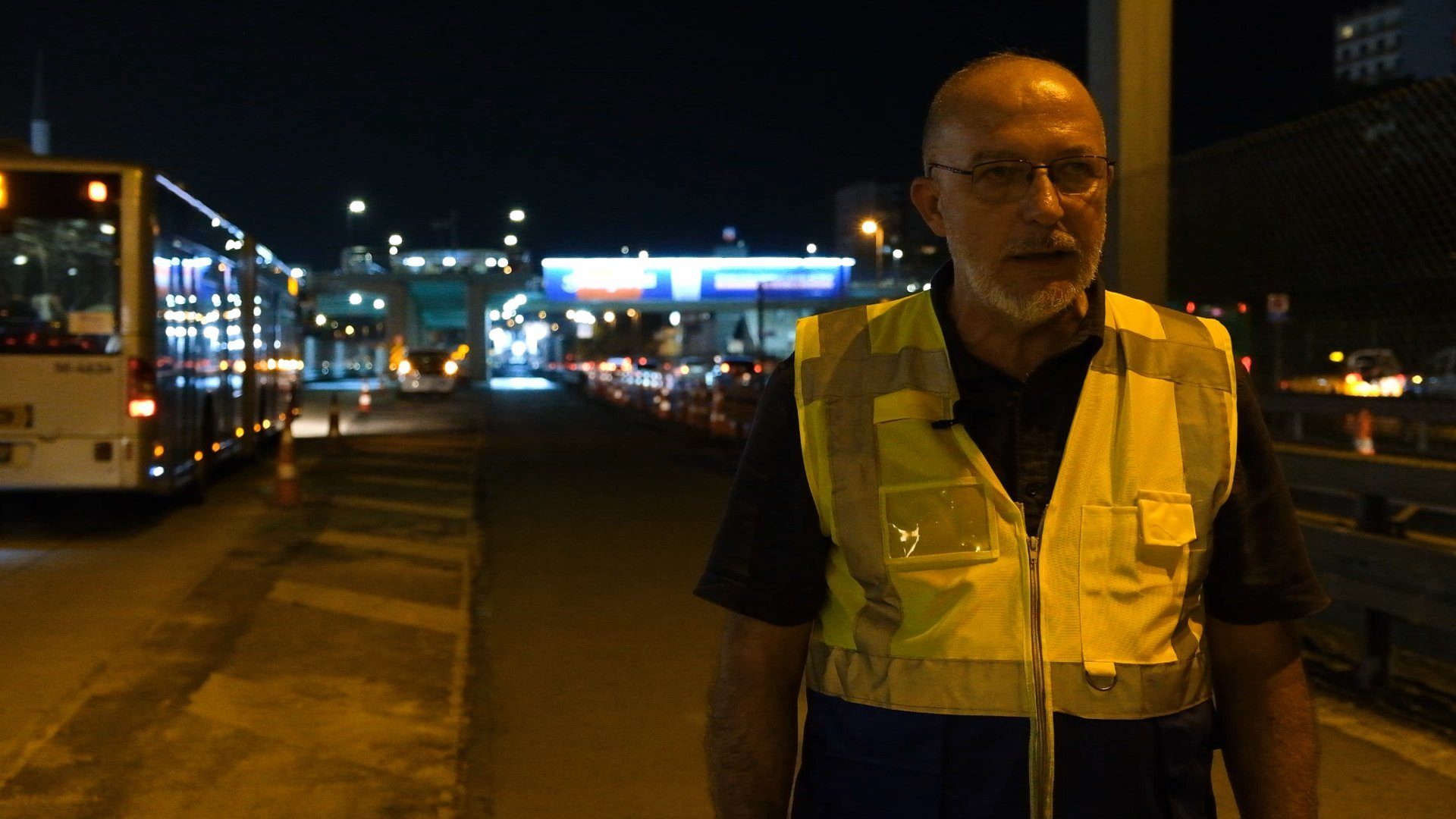 Automotive lighting, Flash photography, Glasses, Standing