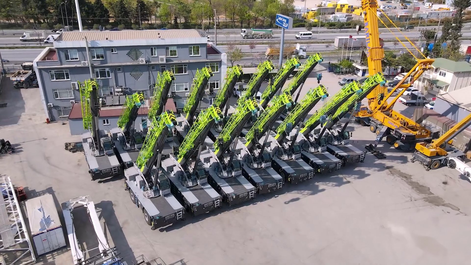 Motor vehicle, Automotive tire, Urban design, Building, Asphalt, Plant