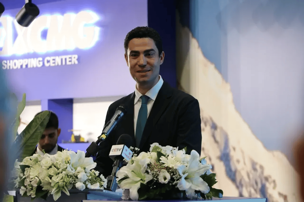 Flower, Tie, Blue, Microphone, Plant, Suit