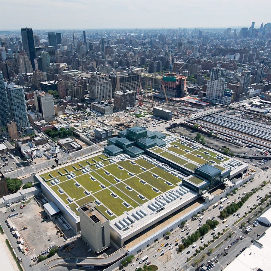 Aerial view of the Javits Center and its green roof solution.