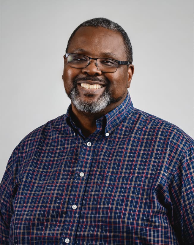 Dress shirt, Forehead, Smile, Glasses, Chin, Beard, Sleeve, Collar